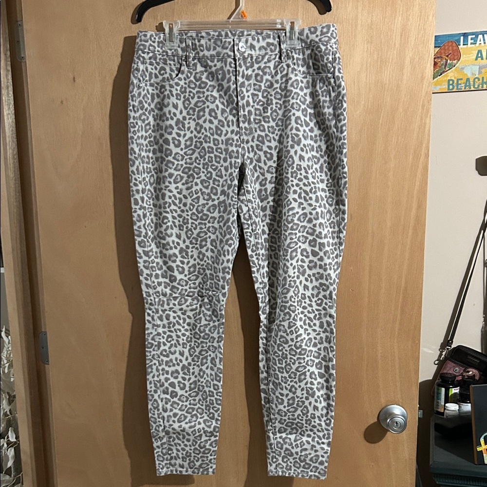 White House Black Market Gray Leopard Print Pants